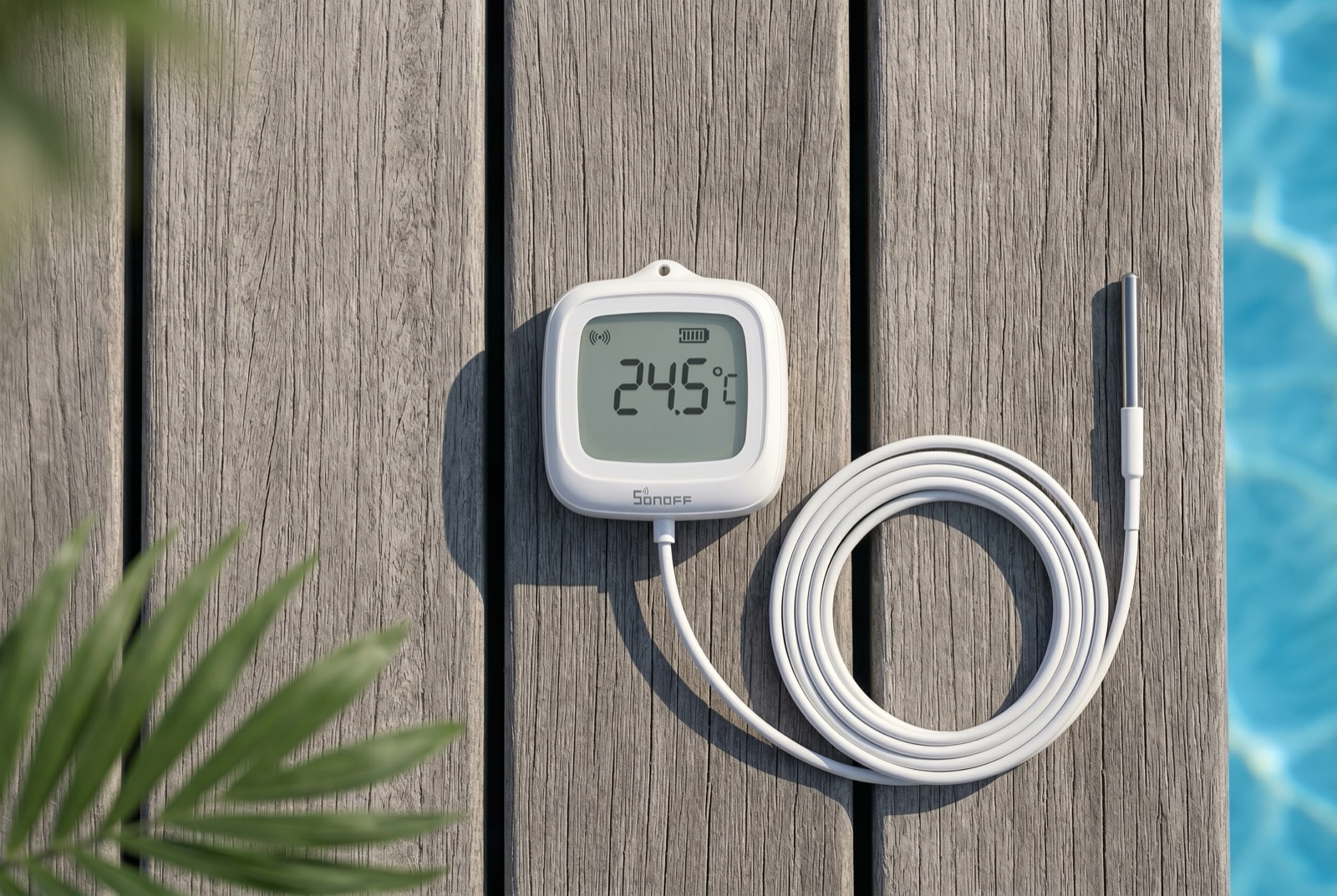 Sonoff SNZB-02LD Zigbee-Poolsensor am Pooldeck